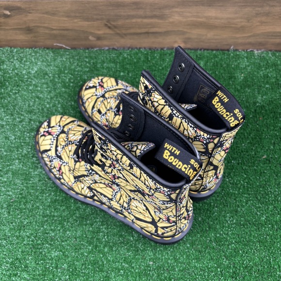 Dr. Martens 1460 Women's 6 Yellow Butterfly Suede Lace Up Combat Boots Rare New - Picture 12 of 16
